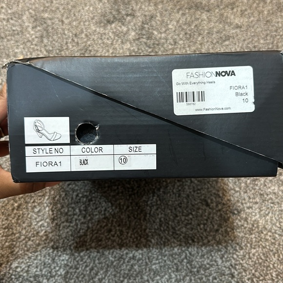 Go with everything heels - Picture 6 of 9